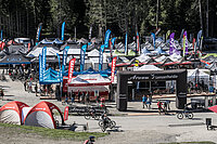 Aussteller Stände und Fahnen an einem Mountainbike Event