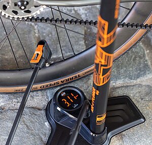 Tipps damit Fahrradreifen nicht die Luft ausgeht. Fahrradpumpe.