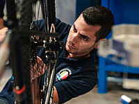Velomechaniker im Einsatz bei den Shimano Service Center-Championships.