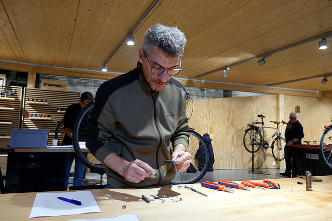 Einstiegskurs für Velowerkstatt-Mitarbeitende. 