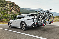 Porsche mit Heckveloträger und Bikes