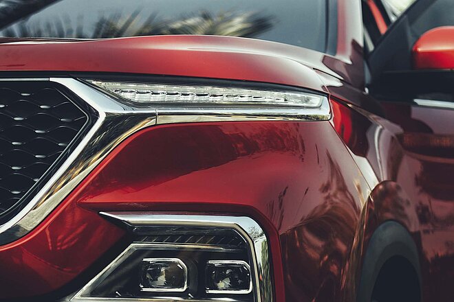 Autos werden immer breiter, darum fehlt der Platz für Velowege. Autos werden immer grösser, breiter und schwerer.