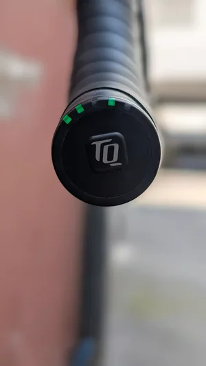 Lenkerende eines Rennradlenkers mit TQ-Schaltknopf.