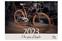 Velojournal verlost 4 exklusive Kalender. Historisches Fahrrad in einem Museum. 