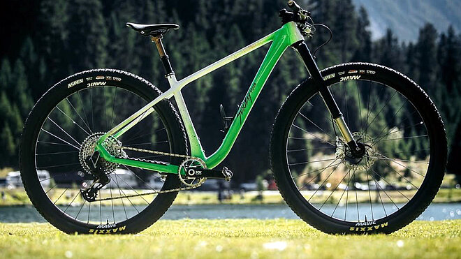 Mountainbike mit 32-Zoll-Rädern.