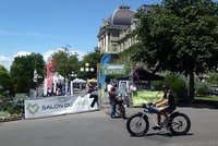 Am Salon du Vélo und am Winterthurer Velofrühling steht das Velo im Zentrum. Abgesperrte Strasse in Lausanne, auf der ein Event für Velofans stattfindet. 