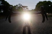 Hell leuchtende Fahrradlampe.