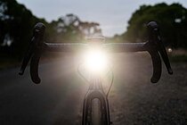 Hell leuchtende Fahrradlampe.