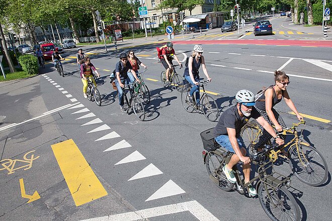 Dank dem Veloweggesetz werden gute und sichere Radwege in Zukunft der Standard sein. Das Veloweggesetz ist da. Velohauptroute in Bern.