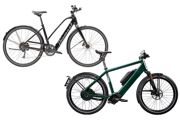 Zwei E-Bikes stehen nebeneinander. 