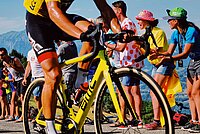 Zuschauer und Fahrrad an Tour de France