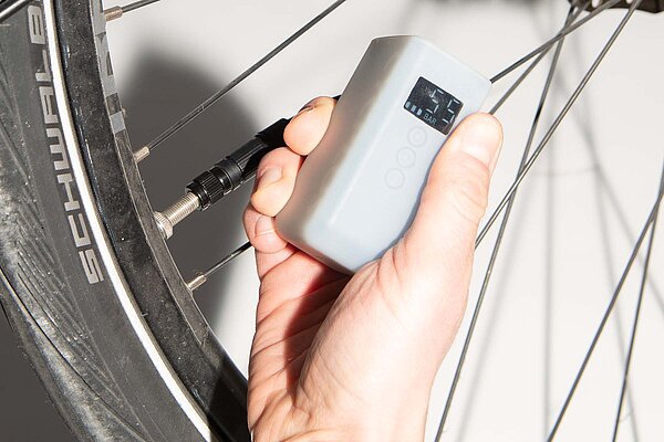 Elektrische Fahrradpumpe.