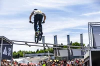 Ein Biker an einer Show. 