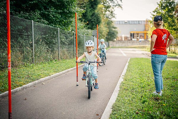 Im Velofahrkurs lernen Kinder das sichere Fahren
