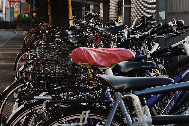 Viele abgstellte Velos am Bahnhof Winterthur