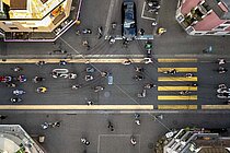 Viele Velos auf den Strassen. Luftaufnahme einer Critical Mass in Zürich. 