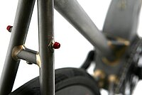 Velokultur in der Schweiz. Sattelstrebe eines Fahrradrahmens aus Stahl.