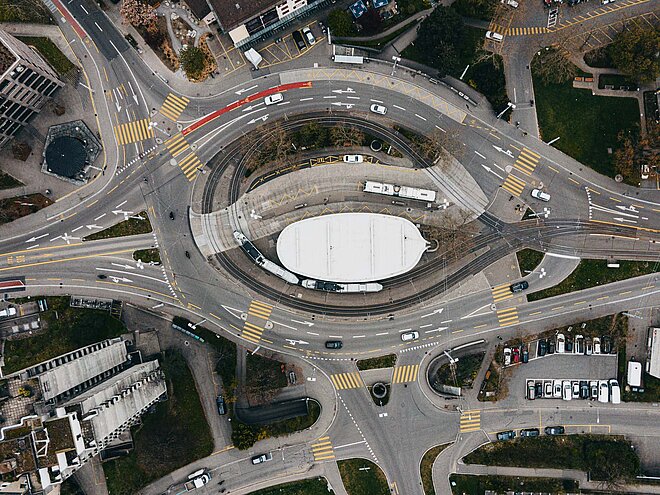 Luftaufnahme einer Kreuzung 