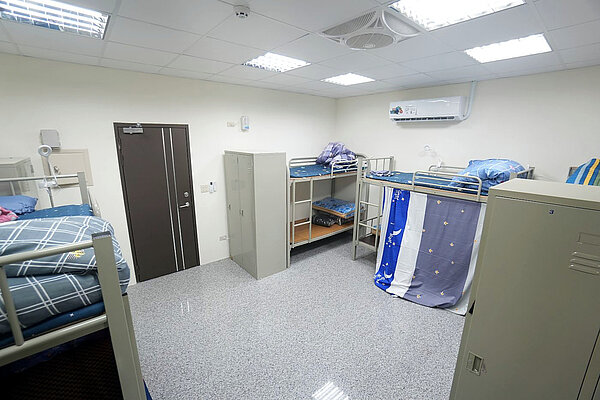 Schlafsaal in einem Gebäude für Arbeiter.