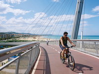 Mann auf Velo 