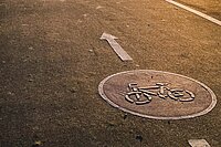 Fahrradsymbol auf einer Strasse