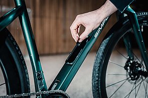 Gravelbike mit grünen Fahrradrahmen. 