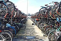 öffentlicher Veloständer mit Velodieb