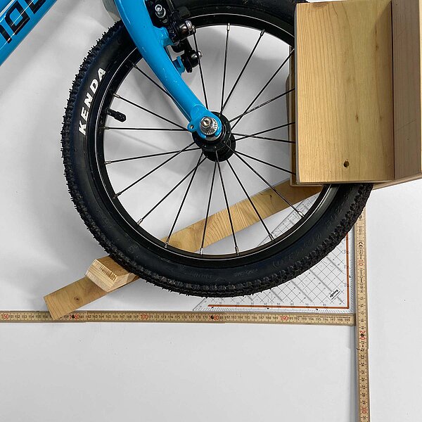 DIY Klappständer für Kinderfahrrad.