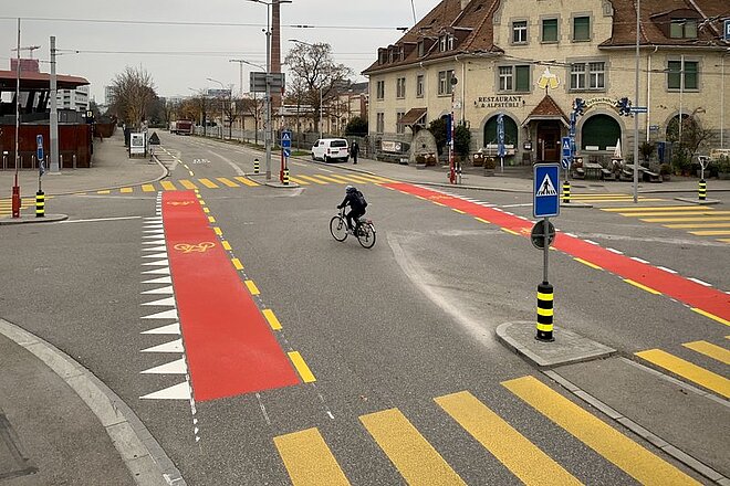 Rot eingefärbte Radwege