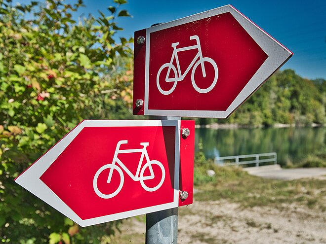 Veloweg wegweiser mit Velosignet