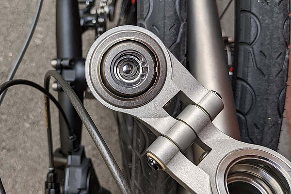Helix Faltvelo aus Titan im Test. Speziell entwickelter Mechanismus.
