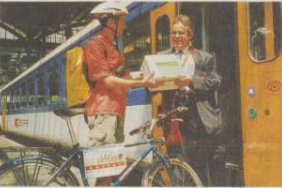 Erste Sendungsübergaben zwischen Velokurieren und dem Zugpersonal fanden anfangs Neunzigerjahren in Luzern statt.