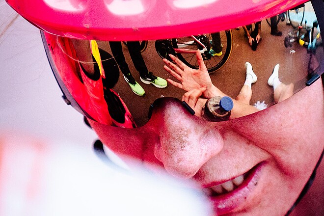 Anouk Flesch zeigt ihre Fotografien in der Kunstkabine bei der offenen Rennbahn Oerlikon