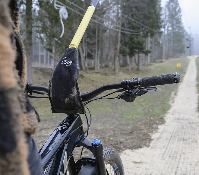 Bikelift wurde an Mountainbike eingehängt.