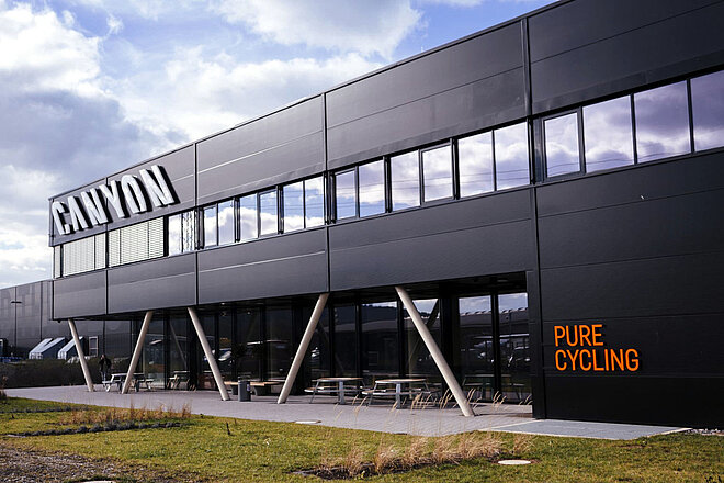 Geschäftshaus mit der Aufschrift Canyon