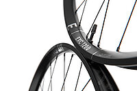 DT Swiss M1200 Carbonfelgen.