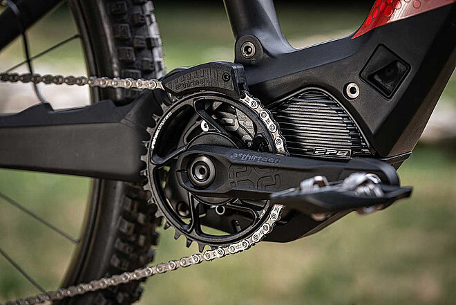 Kurbel und Motor eines E-Bikes