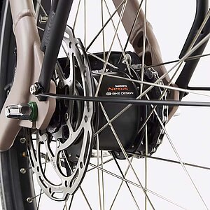 B’Twin «F900E» Long John Lastenvelo. Hinterradnabe eines Fahrrads. 