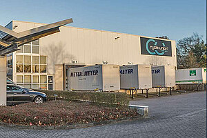 Dutech Holding kauft Prophete und Cycle Union. Firmengebäude mit Laderampen für Lastwagen. 