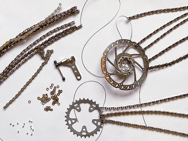 Veloketten werden an Ritzel und Scheibenbremsen geknüpft