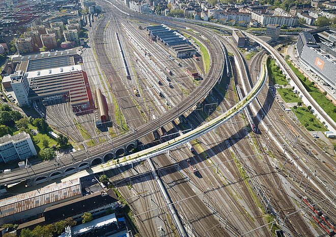 Visualisierung der Landschaftsbrücke über das Gleisfeld der SBB. 