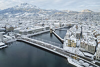 Die Luzerner Seebrücke verbindet Bahnhof und Altstadt.