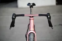 Frontansicht eines Gravelbikes.