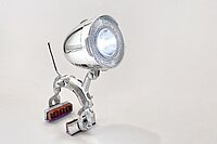 Nachtlampe in Hündchenform aus Felgenbremsen und Retrolampe