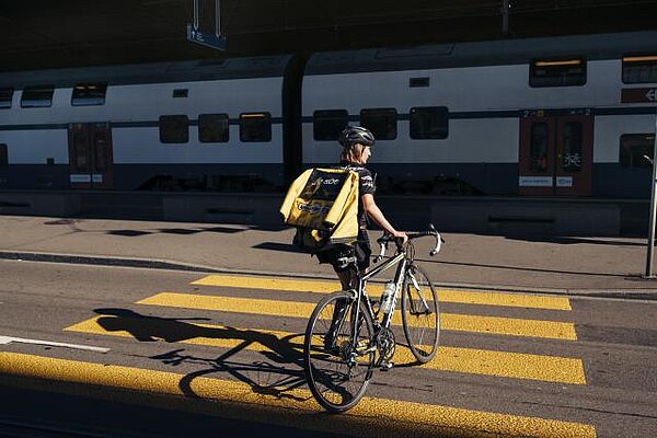 Der Veloblitzt sammelt Test-Proben ein.