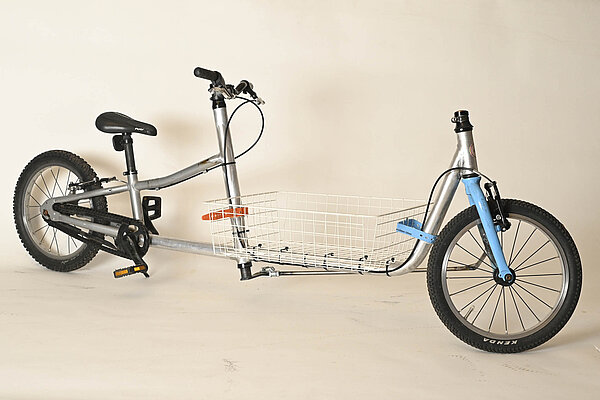 Cargobike für Kinder Long John Style mit Drahtkorb