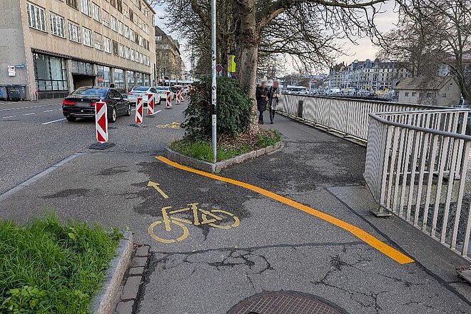 Velostreifen beim Neumühlequai. Der Kanton hat ihn jetzt zurückgebaut.