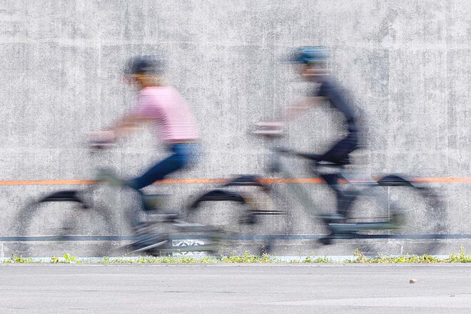 Die Redaktorin und der Redaktor warfen einen prüfenden Blick auf die zwei Modelle Opium «S-Series» und Riese & Müller «Superdelite GT Touring HS». Opium «S-Series» und Riese & Müller «Superdelite GT Touring HS» im Test.