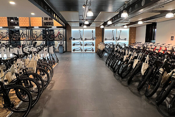 E-Wheels Shop mit E-Bikes und E-Scootern.