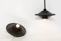 Lampe aus alten Fahrradteilen.
